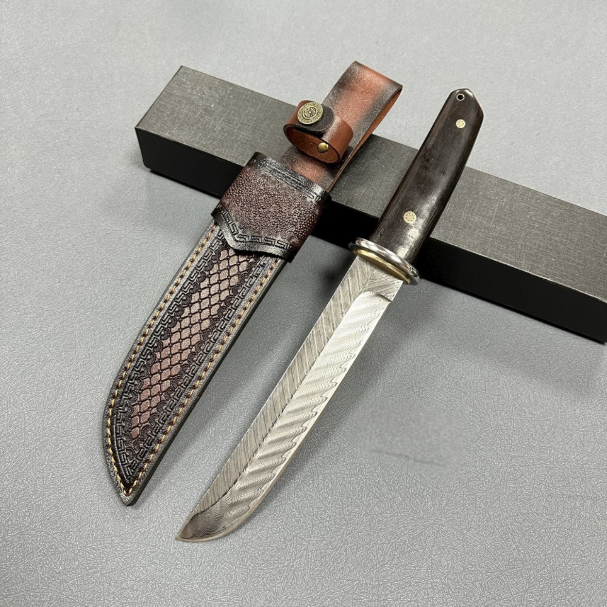 Damastowy nóż outdoorowy BR - 39486 - Brązowy